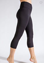 Load image into Gallery viewer, Butter Soft Capri Leggings