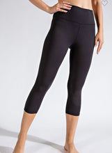 Load image into Gallery viewer, Butter Soft Capri Leggings